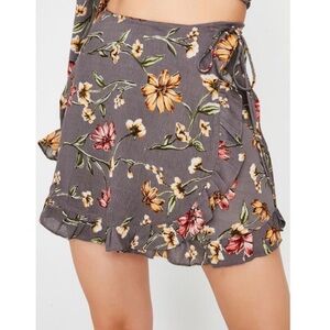 Sadie & Sage Women’s Gray Floral Wrap Skirt with Side Tie - Medium